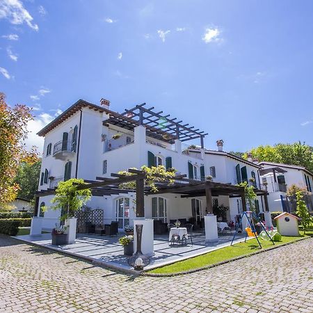 Residence Casa Bianca Marina di Massa Exterior photo