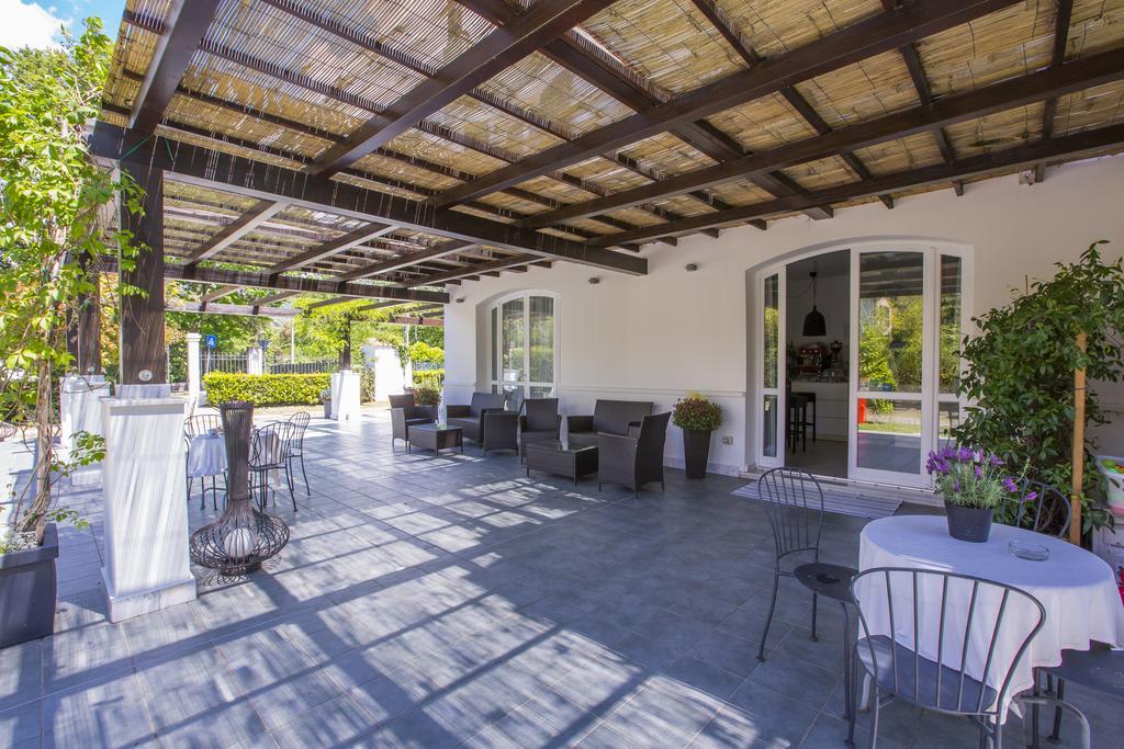 Residence Casa Bianca Marina di Massa Exterior photo
