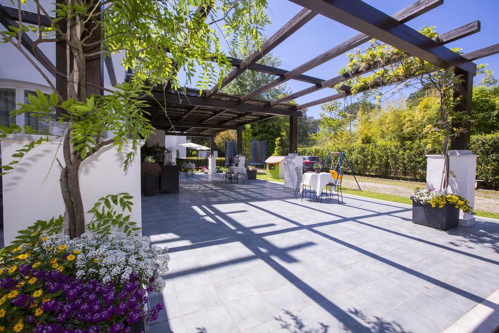 Residence Casa Bianca Marina di Massa Exterior photo