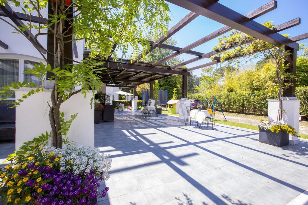 Residence Casa Bianca Marina di Massa Exterior photo