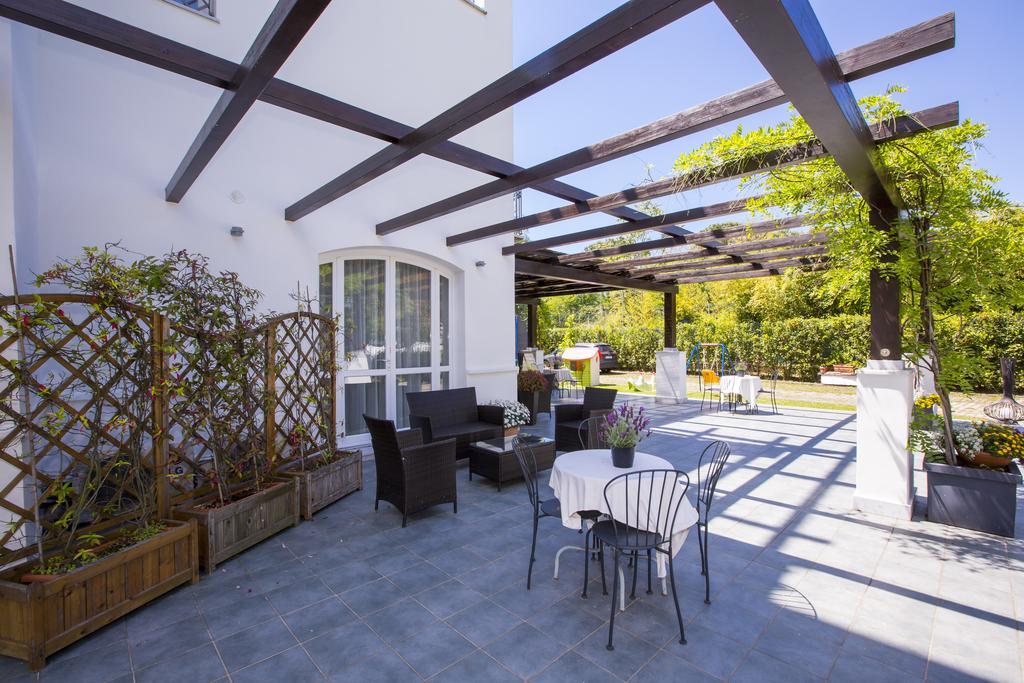 Residence Casa Bianca Marina di Massa Exterior photo