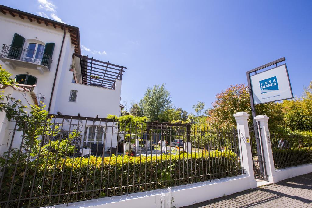 Residence Casa Bianca Marina di Massa Exterior photo