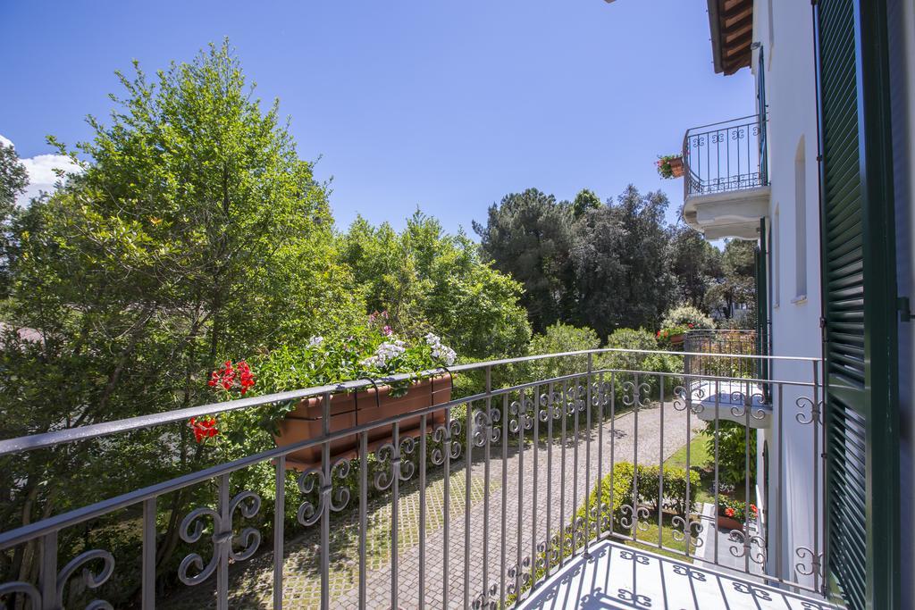 Residence Casa Bianca Marina di Massa Exterior photo